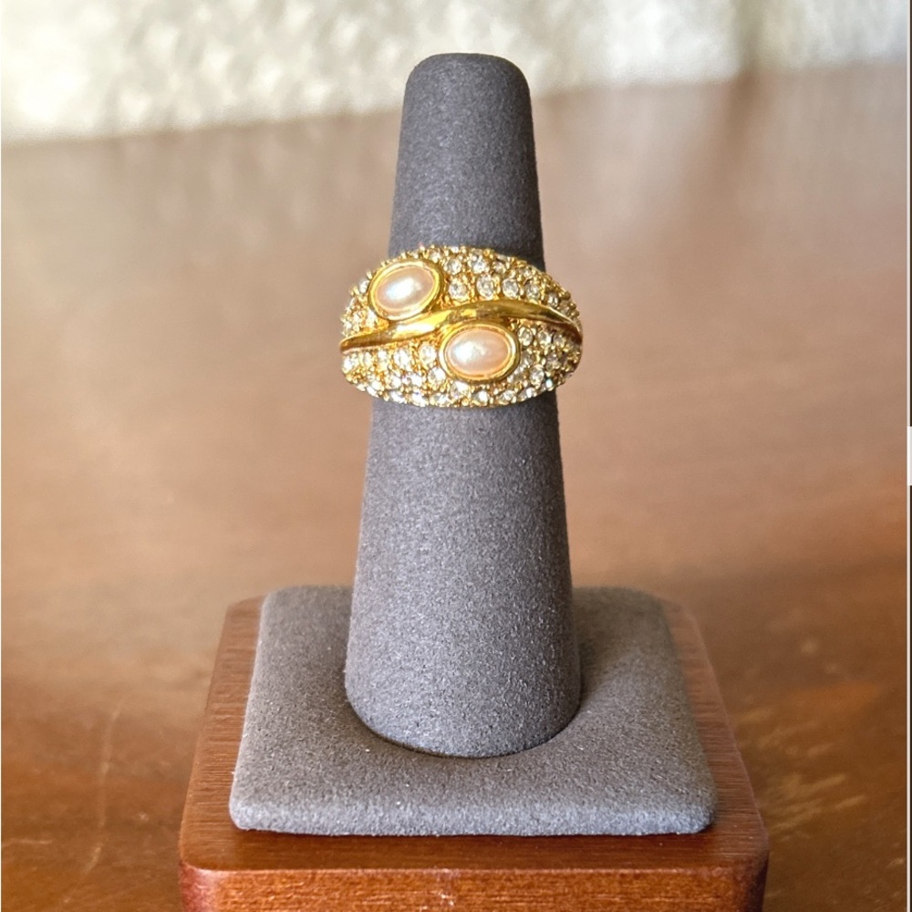 NWOT Monet Goldtone Pearl and Crystal Ring, Sz 6